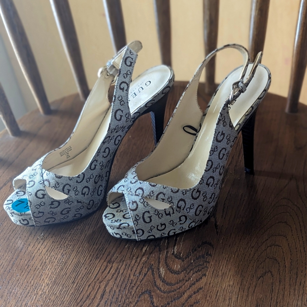 GUESS High heels Beautiful NEW size 7.5 runs small like 7